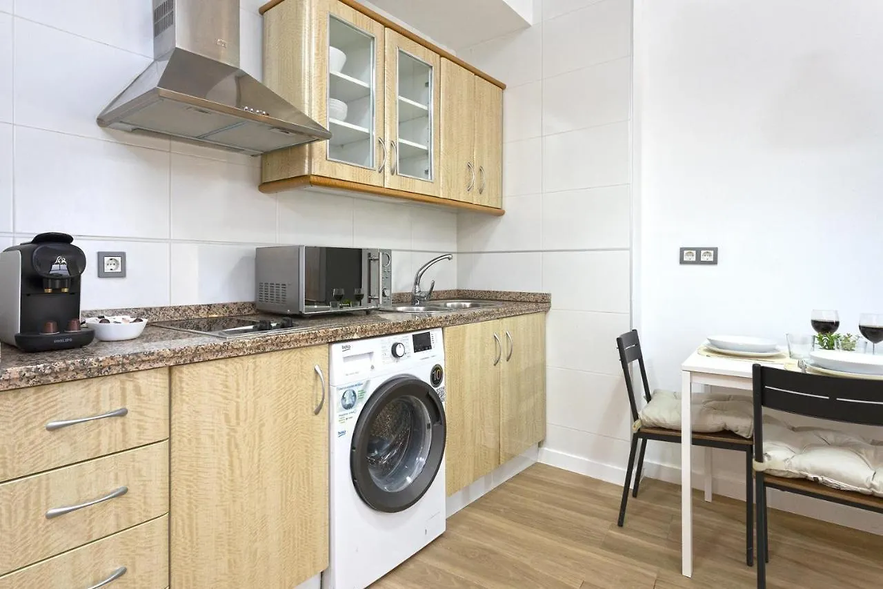 -Malagasunapts-Cervantes Pool&Parking 0*, Malaga